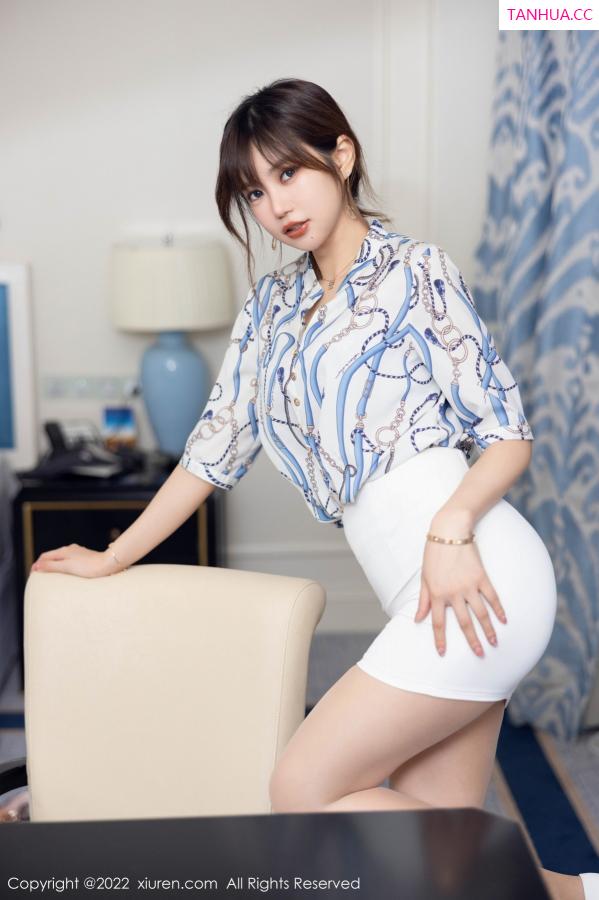 綺裡嘉 绮里嘉 [XiuRen]高清写真图 2022.10.28 No.5775 绮里嘉ula 短裙美腿第19张图片